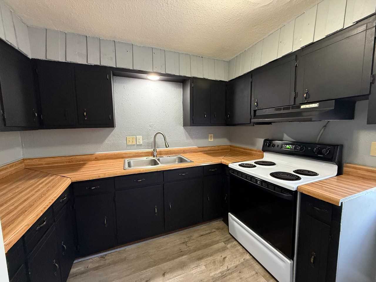 308 N 14th Ave - Photo 5 of 16