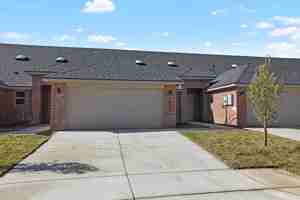 featured image of 7624 Woodford Ave