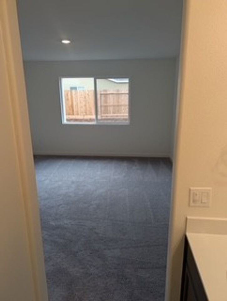 287 Dylan St - Photo 4 of 6