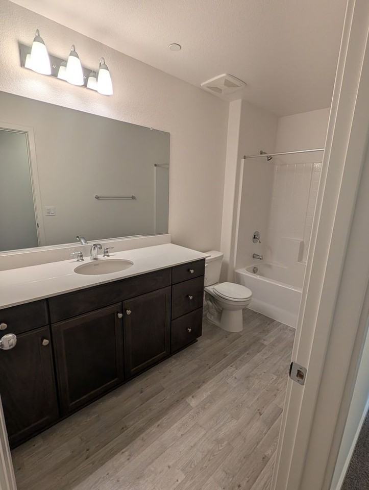 287 Dylan St - Photo 5 of 6