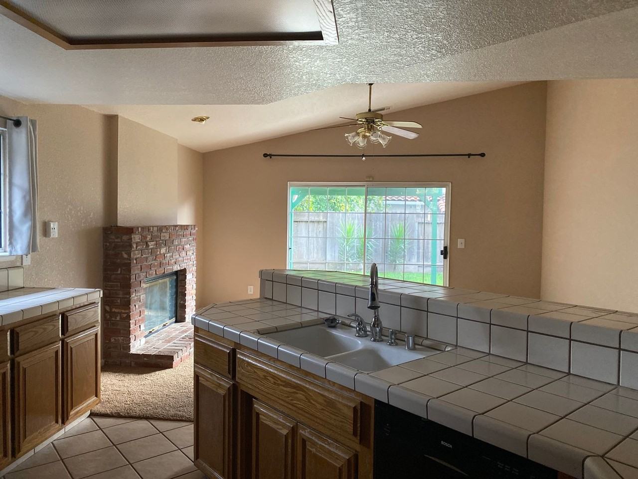 2220 London Cir - Photo 3 of 14