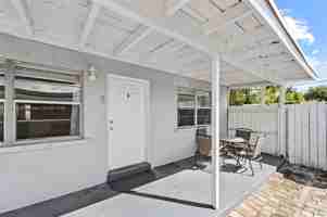 featured image of 1127 Northeast 5th Avenue #4