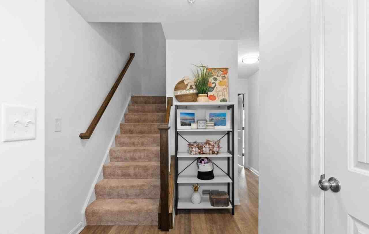 234 Hudson Boulevard - Photo 3 of 26