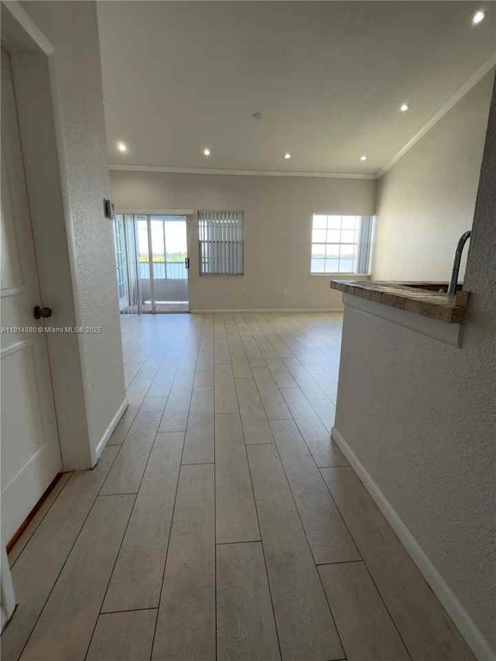 2831 North Oakland Forest Drive #304 - Photo 2 of 8