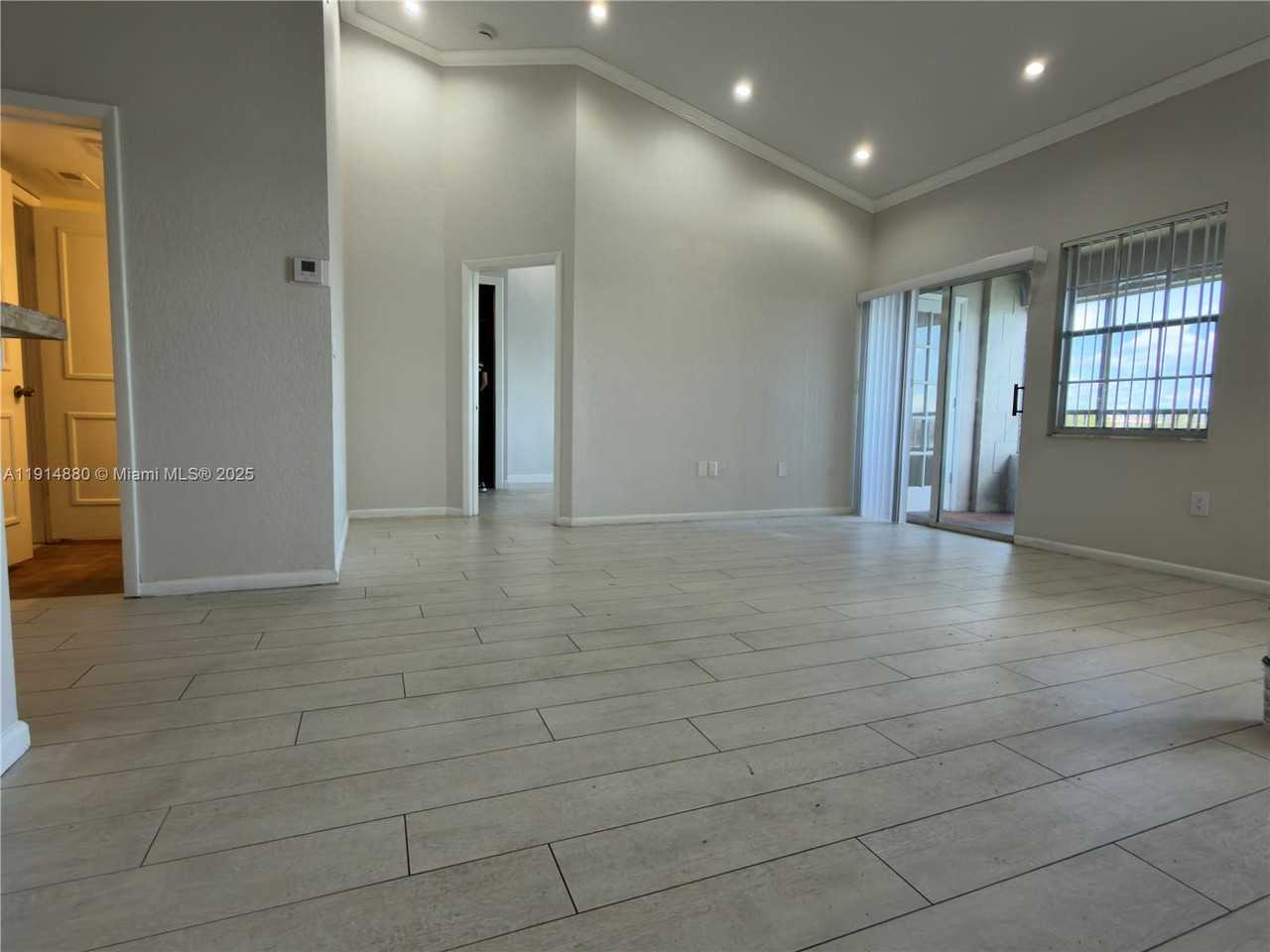 2831 North Oakland Forest Drive #304 - Photo 3 of 8