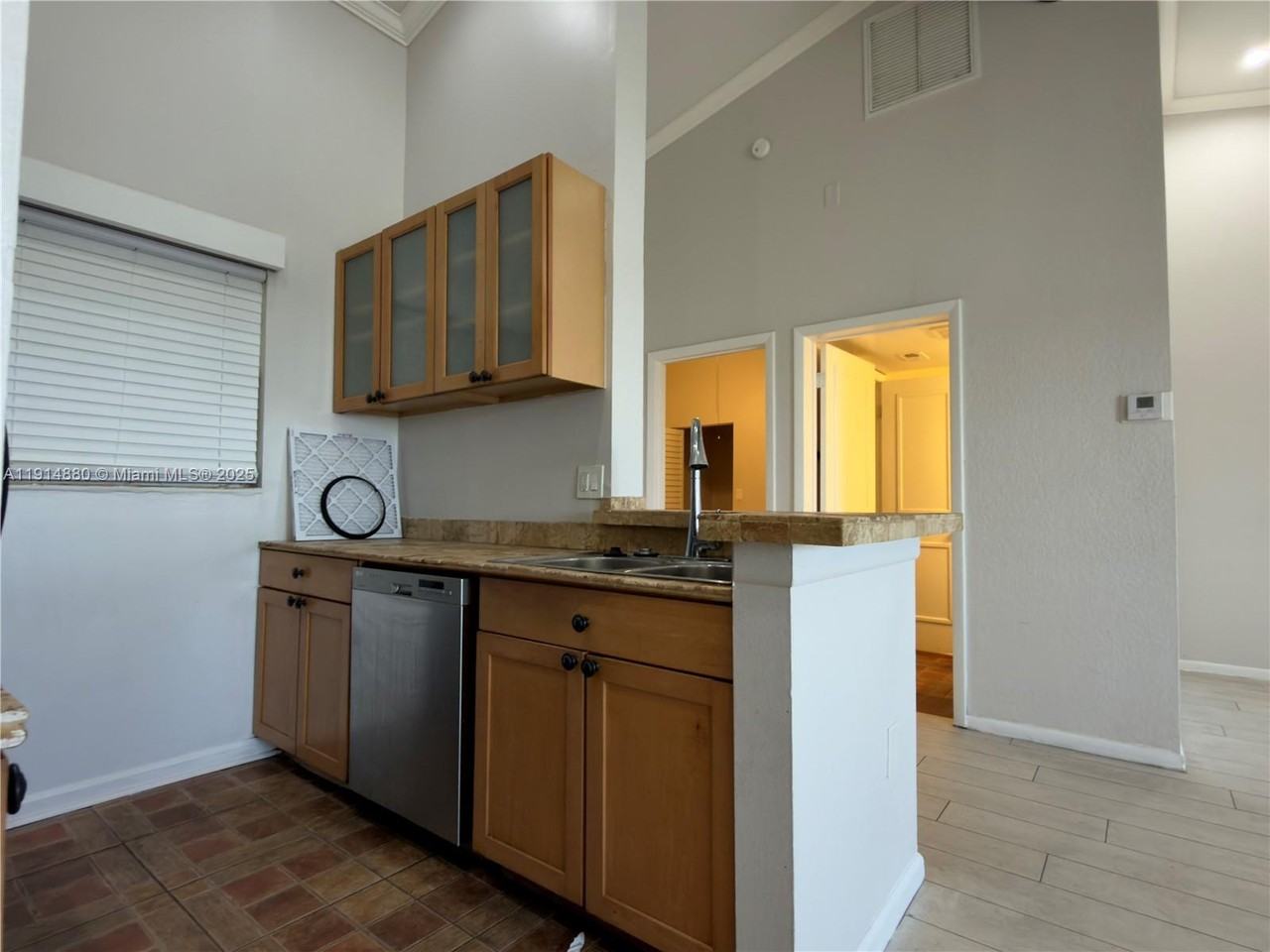 2831 North Oakland Forest Drive #304 - Photo 4 of 8