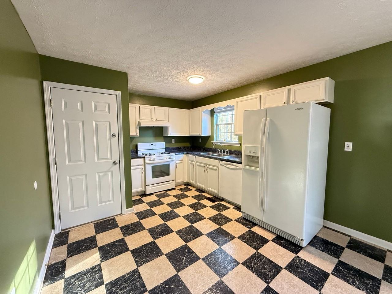 120 Fair Havens Dr - Photo 4 of 10