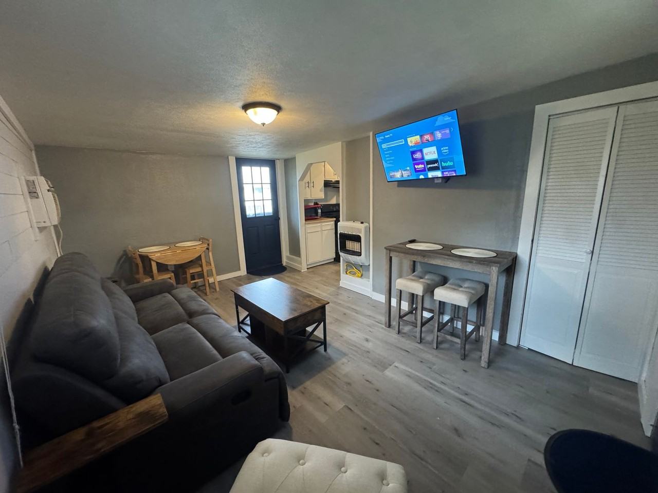 4813 Sayre Ave - Photo 5 of 14
