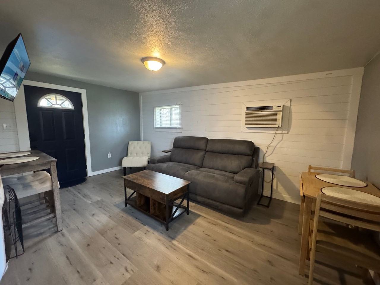 4813 Sayre Ave - Photo 6 of 14