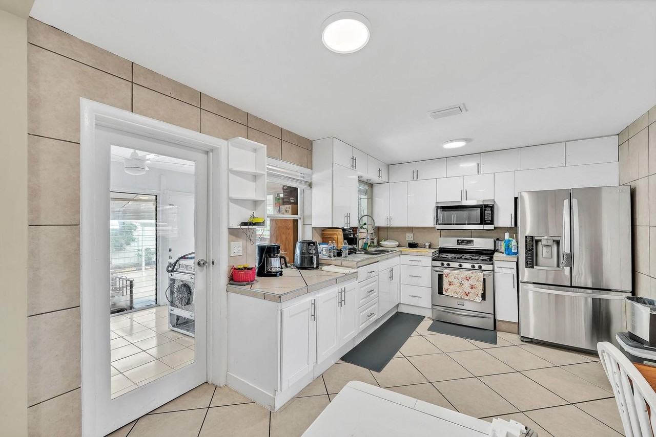 726 North a Street - Photo 4 of 20