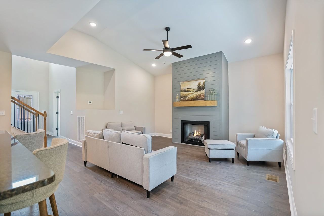 3601 Westlake Dr - Photo 3 of 30