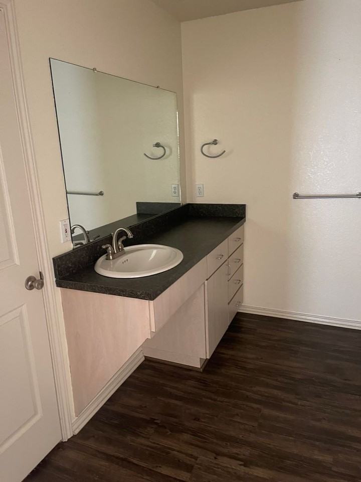 7904 Albany Ave Apt B - Photo 2 of 11