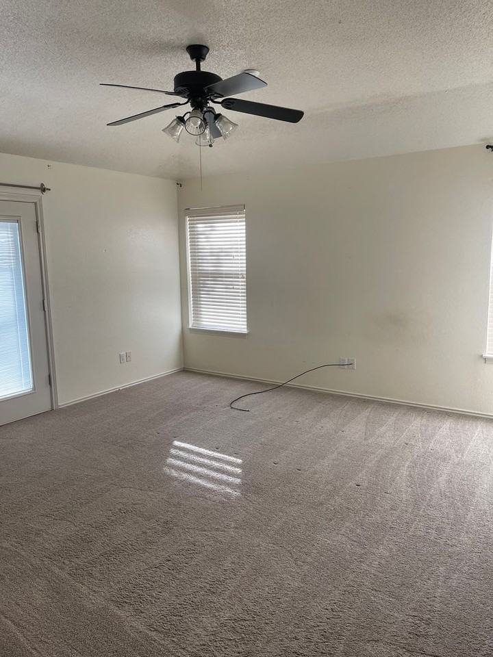 7904 Albany Ave Apt B - Photo 3 of 11