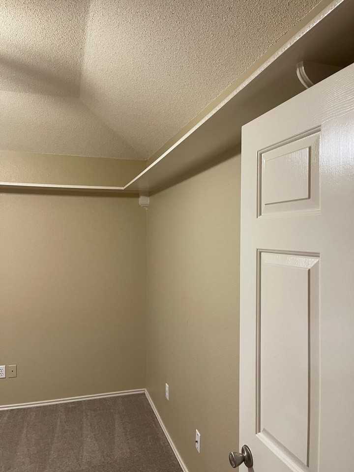 7904 Albany Ave Apt B - Photo 4 of 11