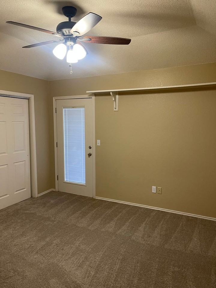 7904 Albany Ave Apt B - Photo 5 of 11