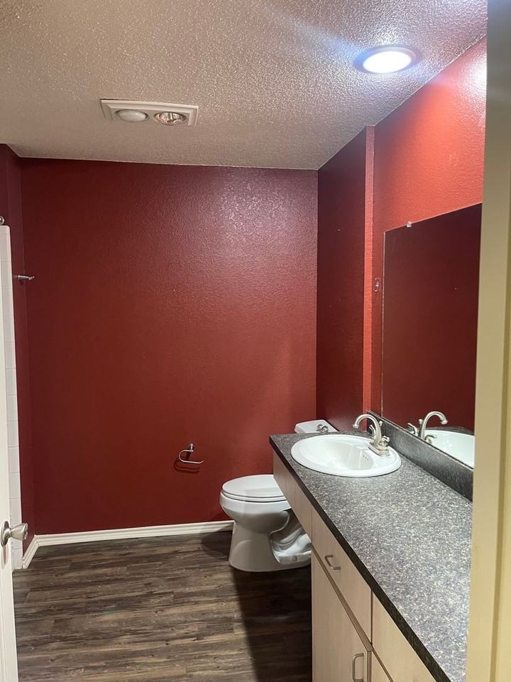 7904 Albany Ave Apt B - Photo 6 of 11