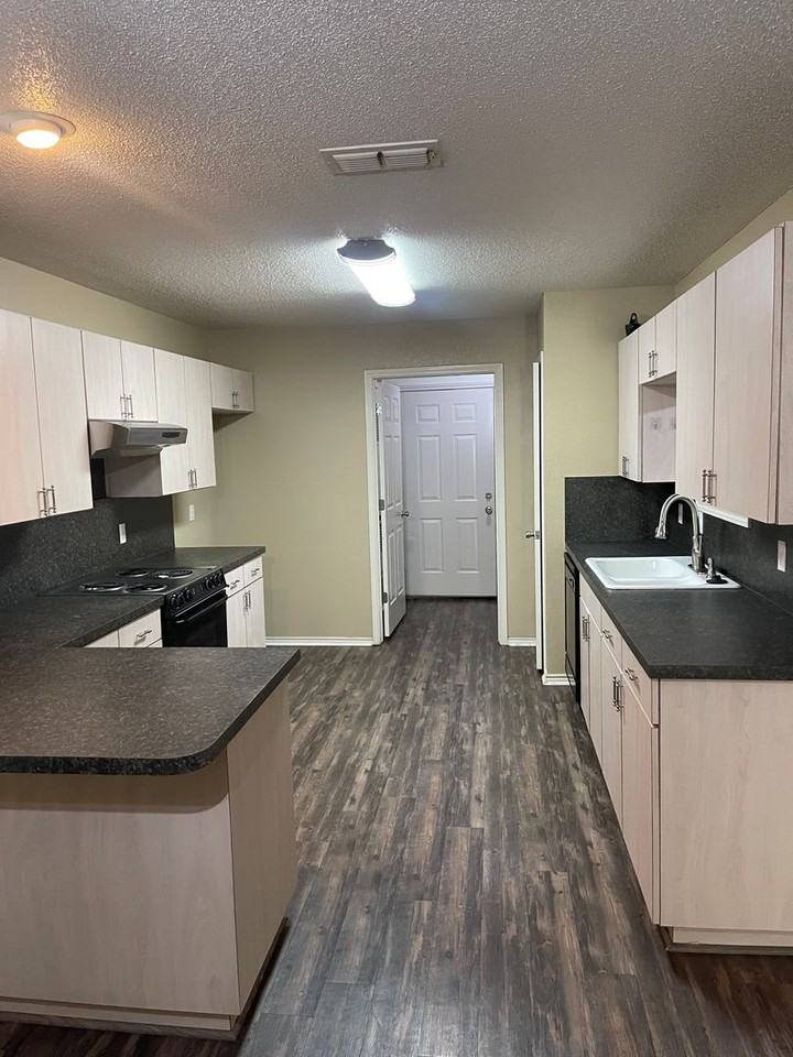 7904 Albany Ave Apt B - Photo 7 of 11