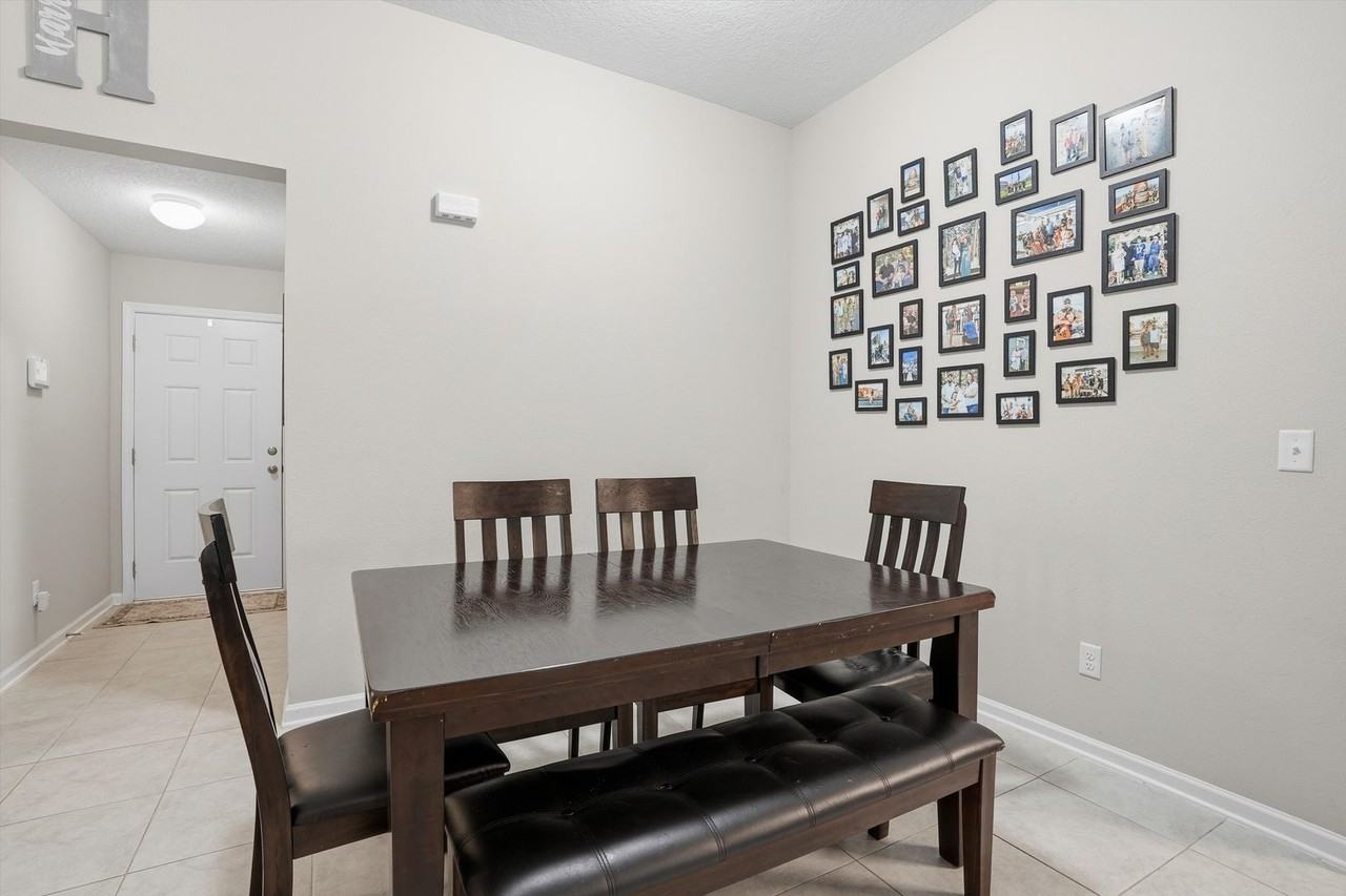 12581 Creekside Manor Drive - Photo 5 of 38