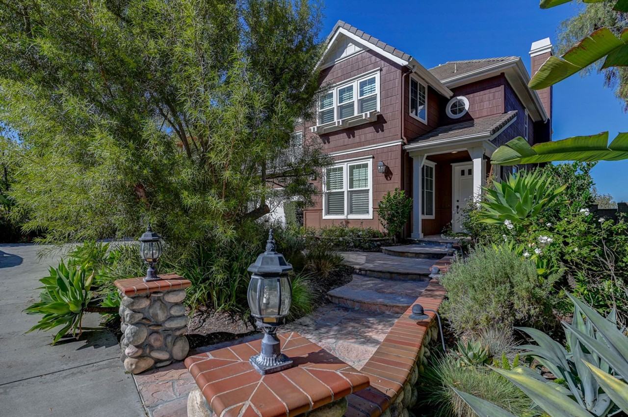 1 Chimney Lane - Photo 2 of 46