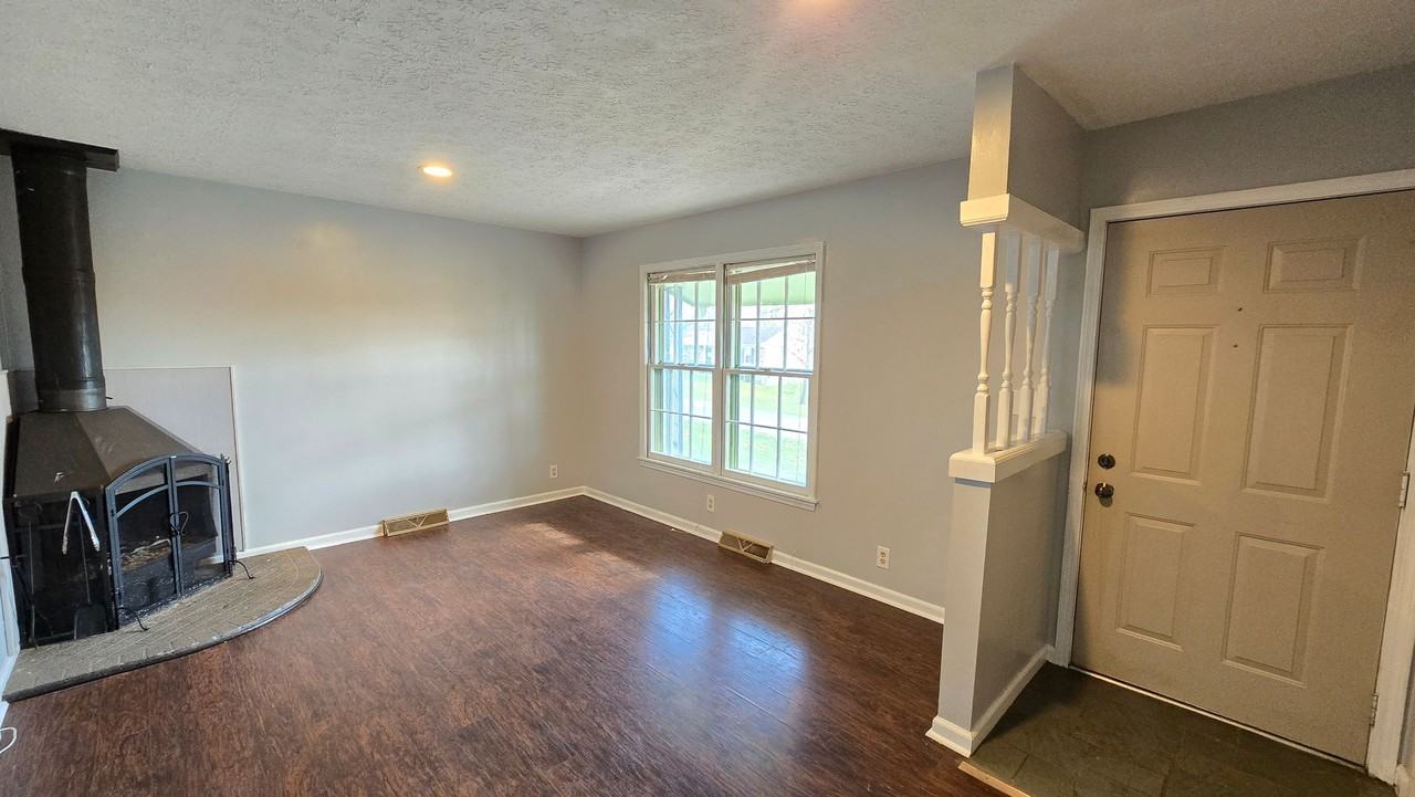 1013 E Mailback Way - Photo 4 of 10