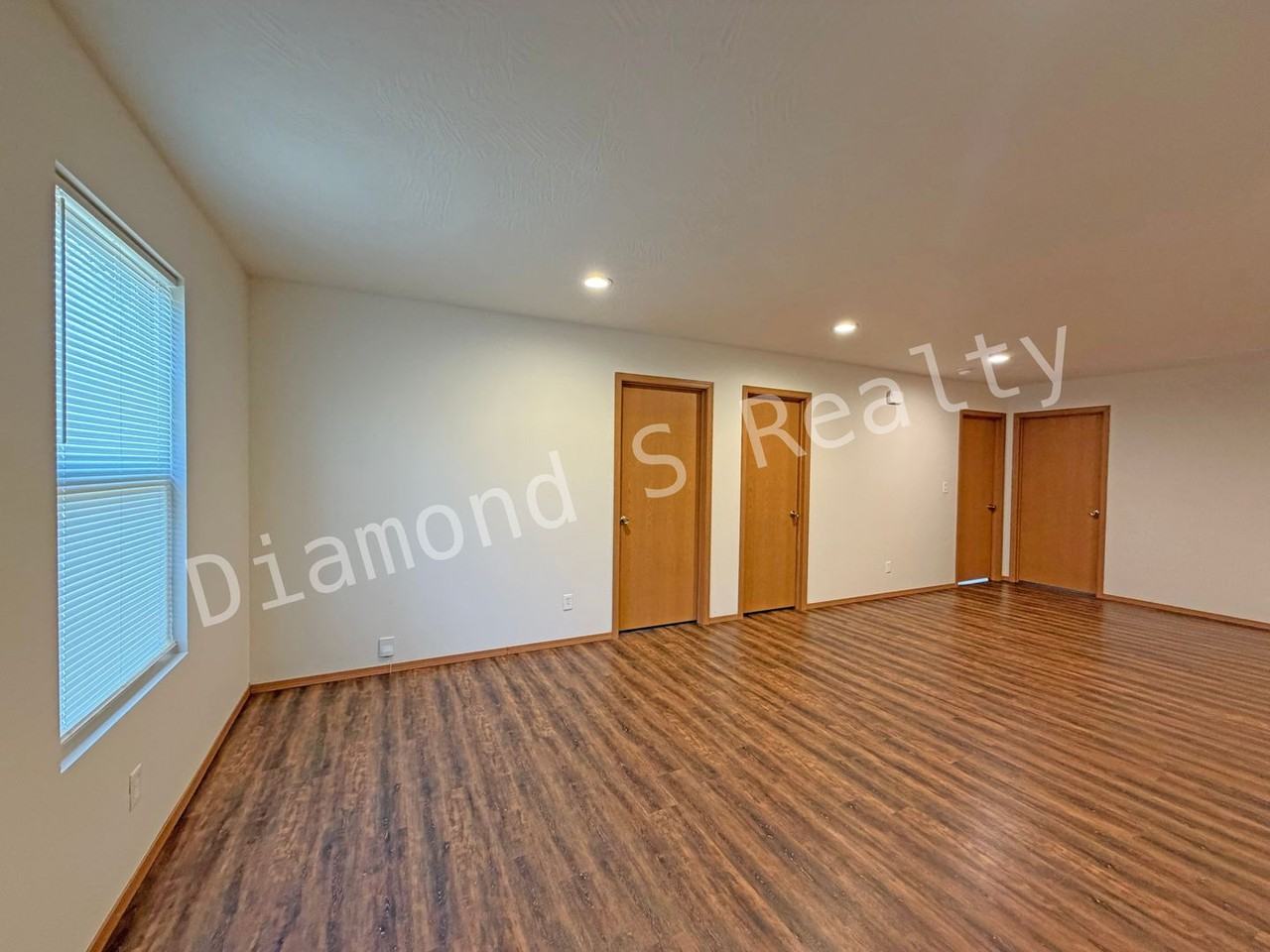 2214 N East Ave - Photo 7 of 24