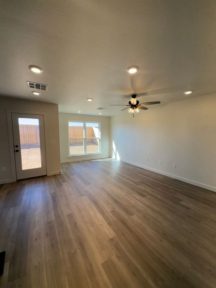 2902 Haystack Way - Photo 4 of 17