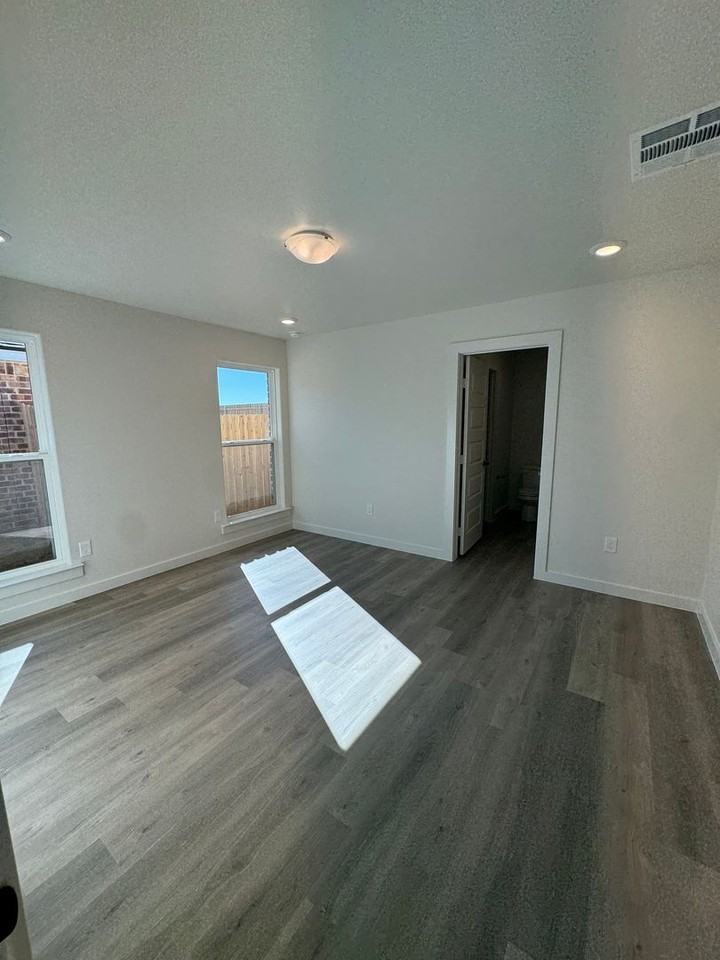 2902 Haystack Way - Photo 5 of 17