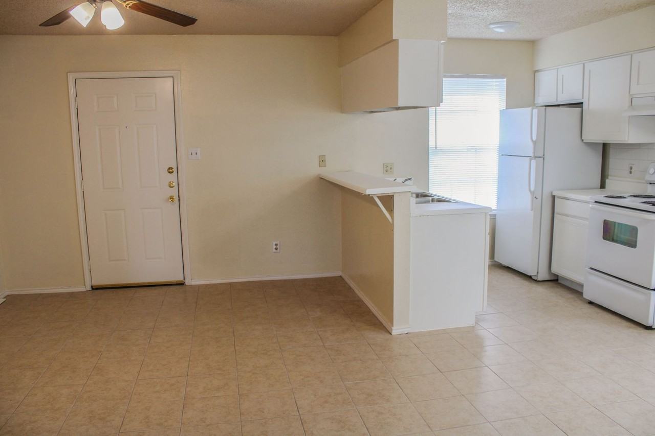 815 W Olmos Dr - Photo 5 of 18