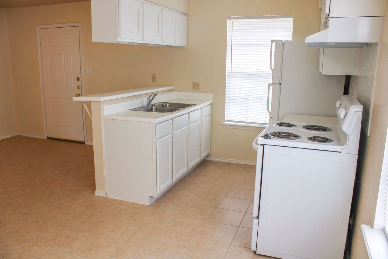 815 W Olmos Dr - Photo 7 of 18