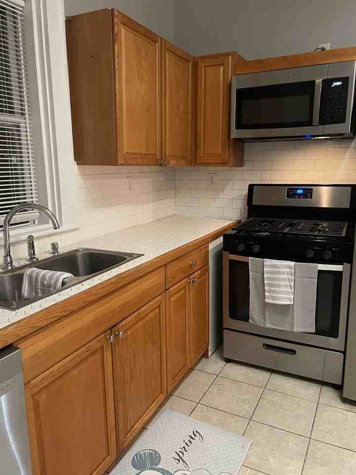 907 Dock St - Photo 7 of 11