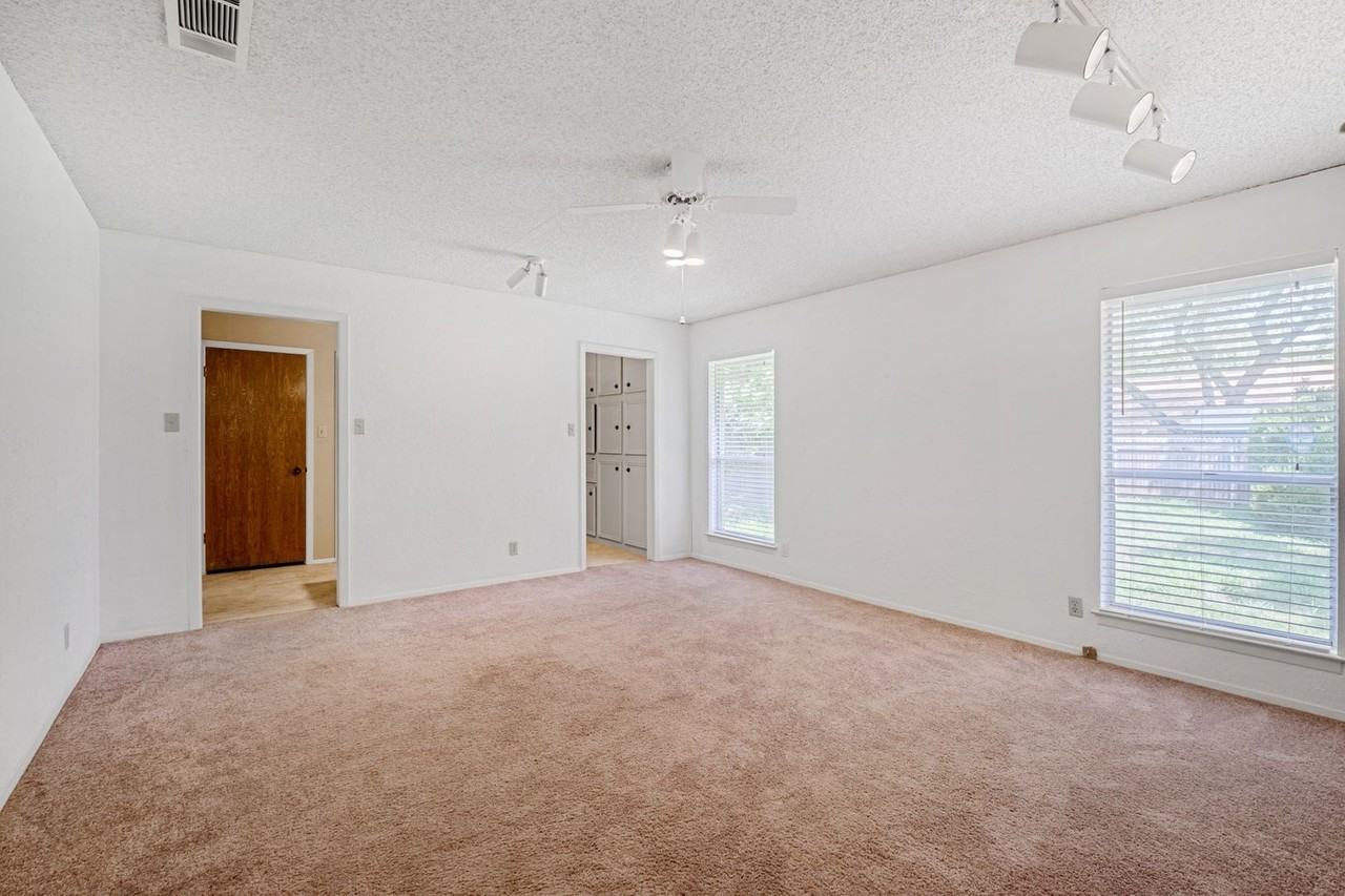 10604 School House Ln - Photo 3 of 31