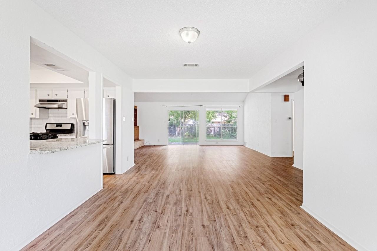 10604 School House Lane - Photo 5 of 31