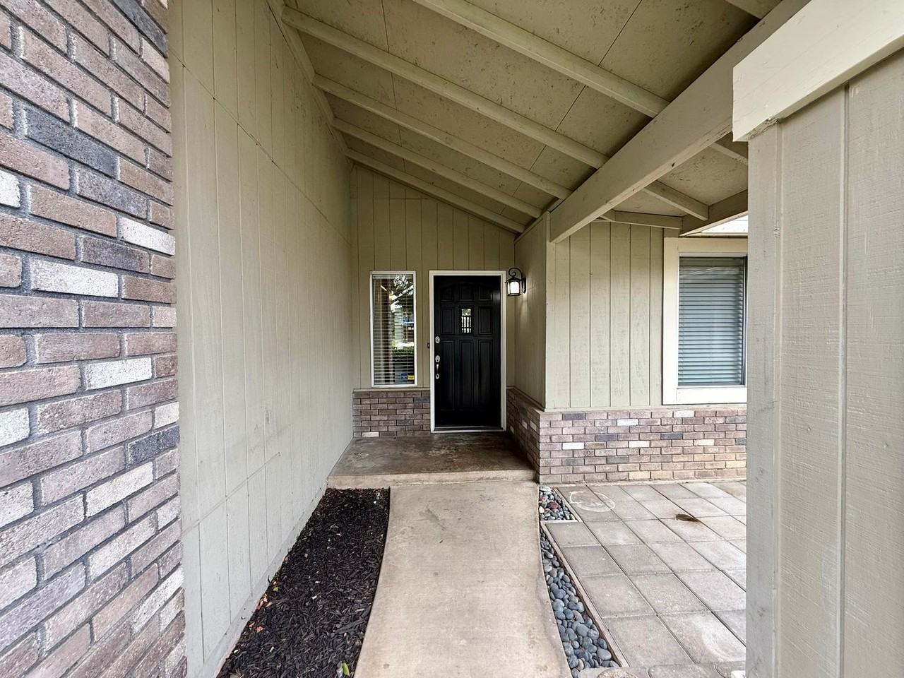 1405 Fransen Ln - Photo 3 of 40