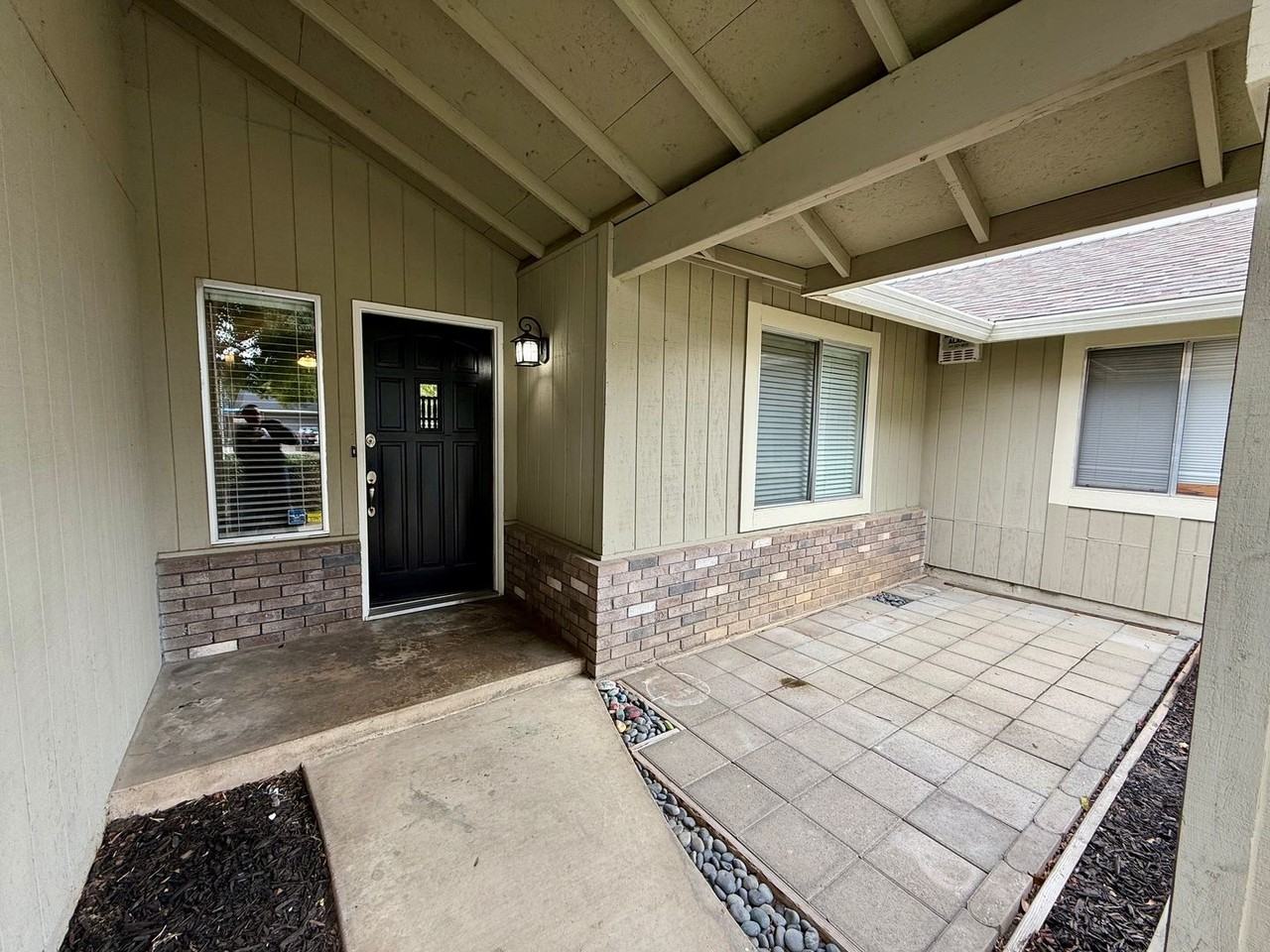 1405 Fransen Ln - Photo 4 of 40