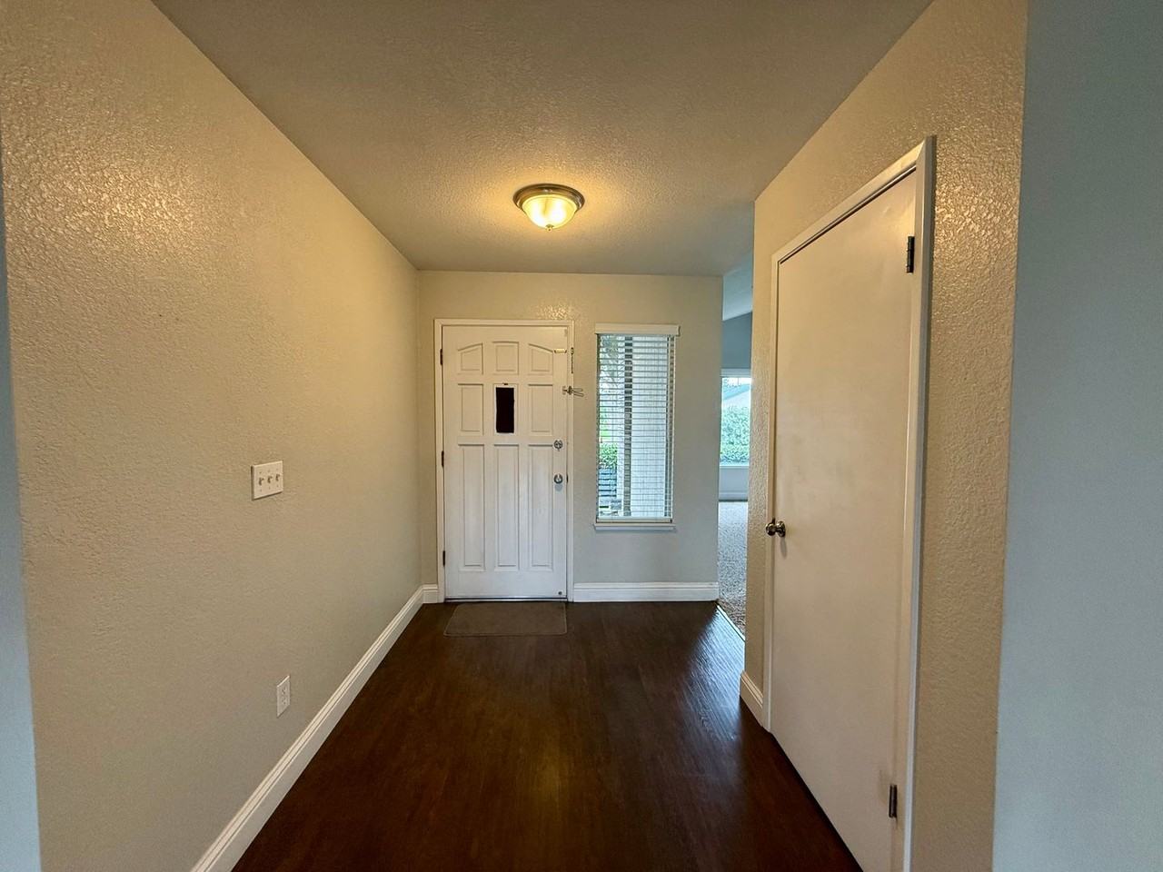 1405 Fransen Ln - Photo 5 of 40