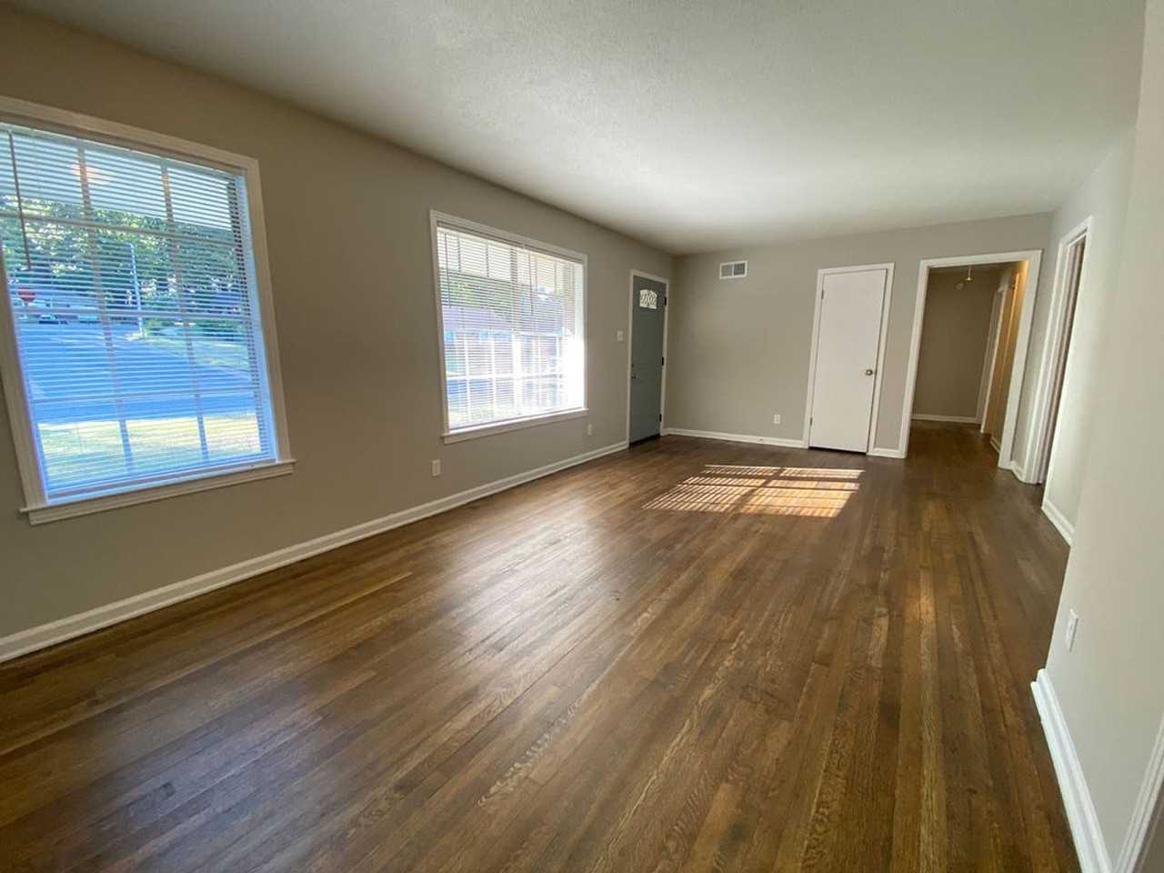 3702 Naylor Dr - Photo 4 of 21