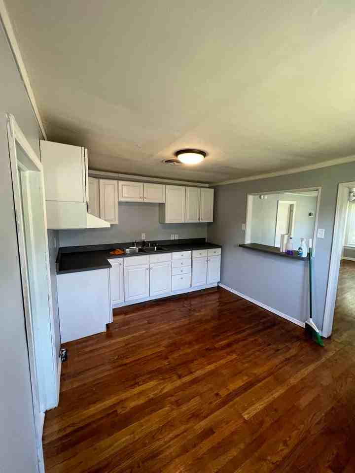 510 W 5th St - Photo 6 of 11