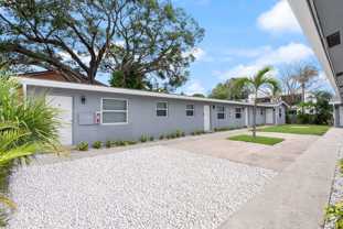 !RENOVATED! * 2Bed/1Bath Apartment - Photo 1 of 1