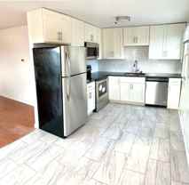 4 Uni - Photo 1 of 1