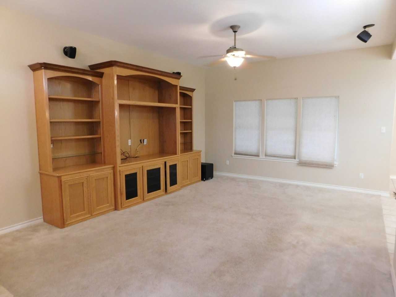 3201 Nacogdoches Dr - Photo 3 of 26