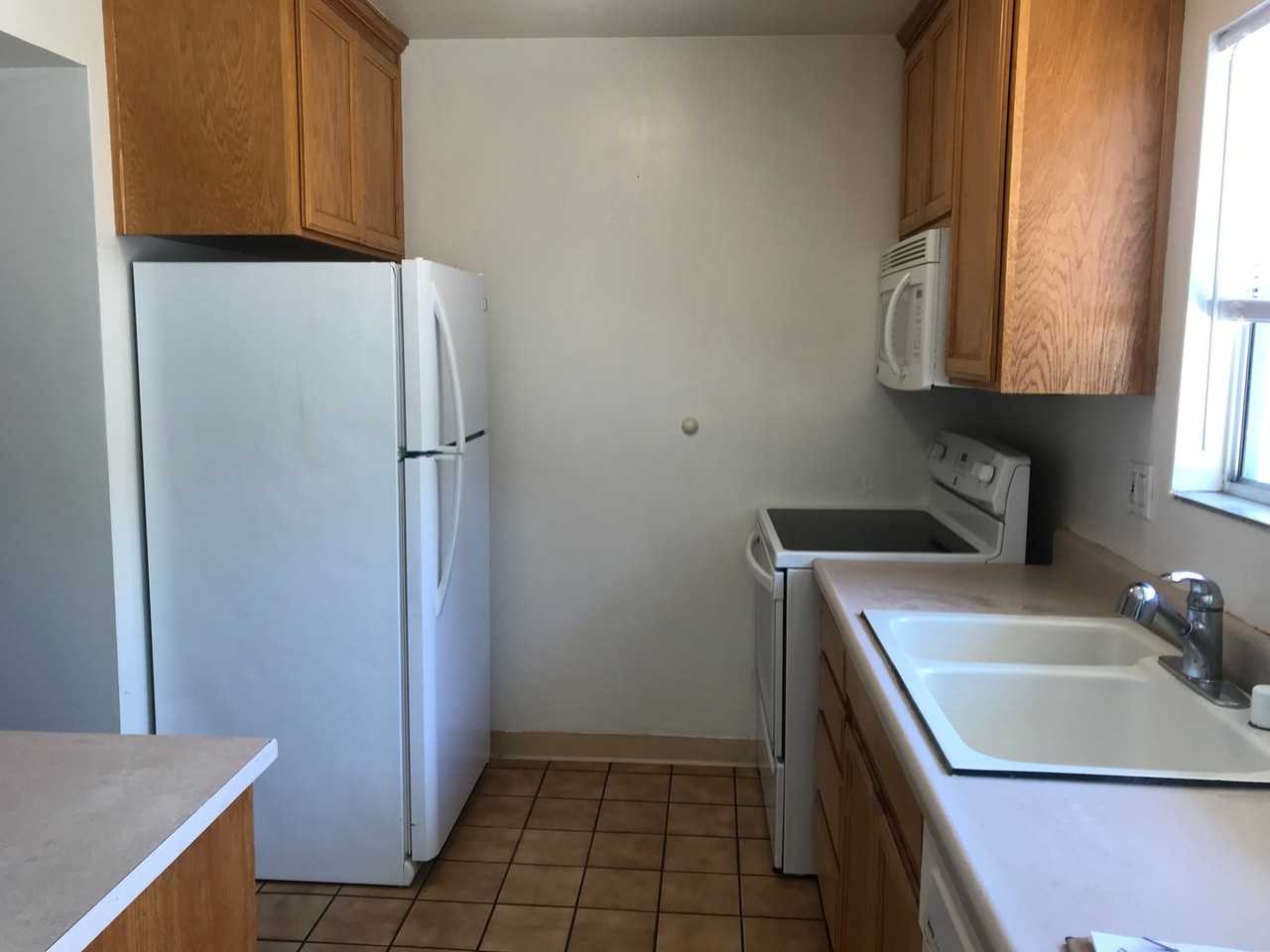 3654 Oxford Common - Photo 3 of 8