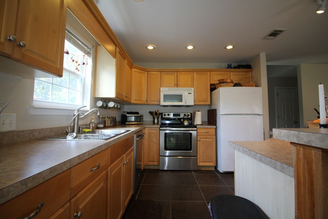 999 Holton Ave - Photo 3 of 16