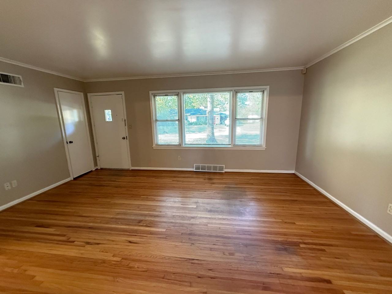 5213 S Saint Louis Ave - Photo 4 of 13