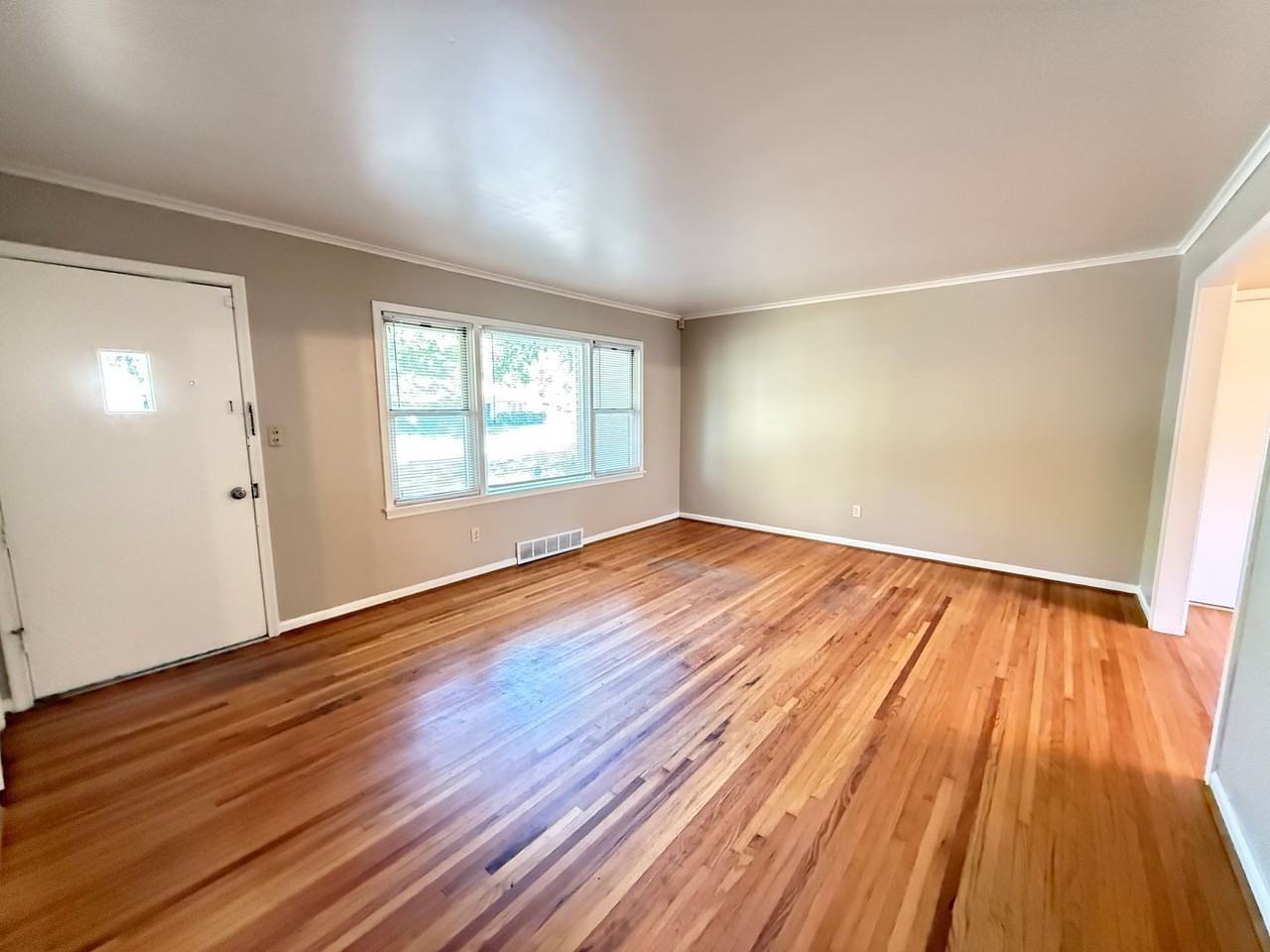 5213 S Saint Louis Ave - Photo 5 of 13