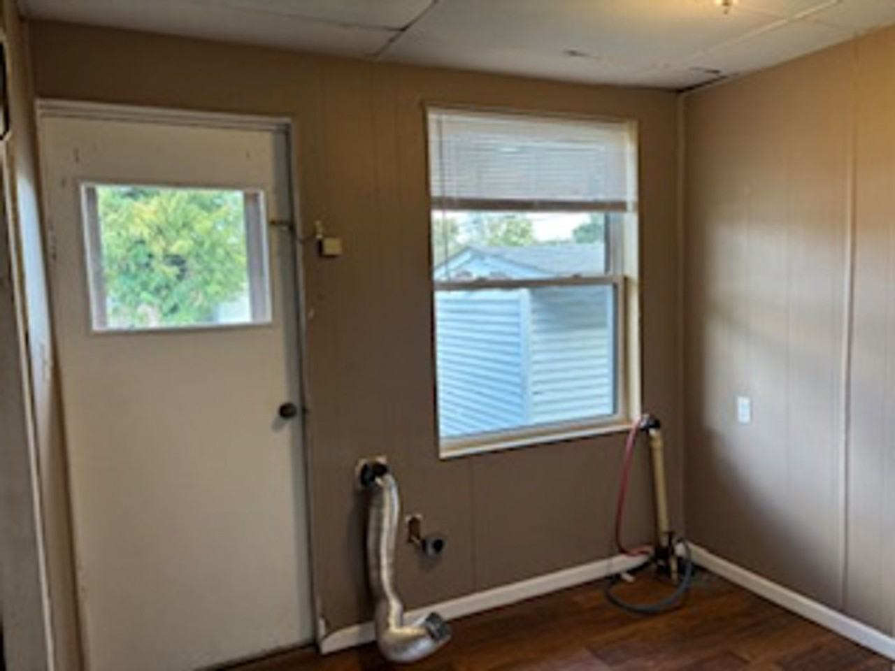 740 E Nutter St - Photo 6 of 16