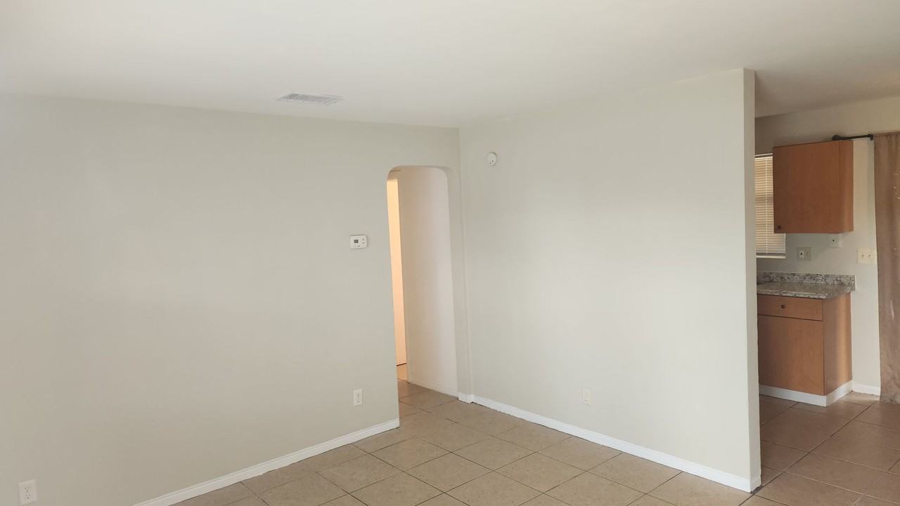 1204 Imperial Dr - Photo 4 of 12