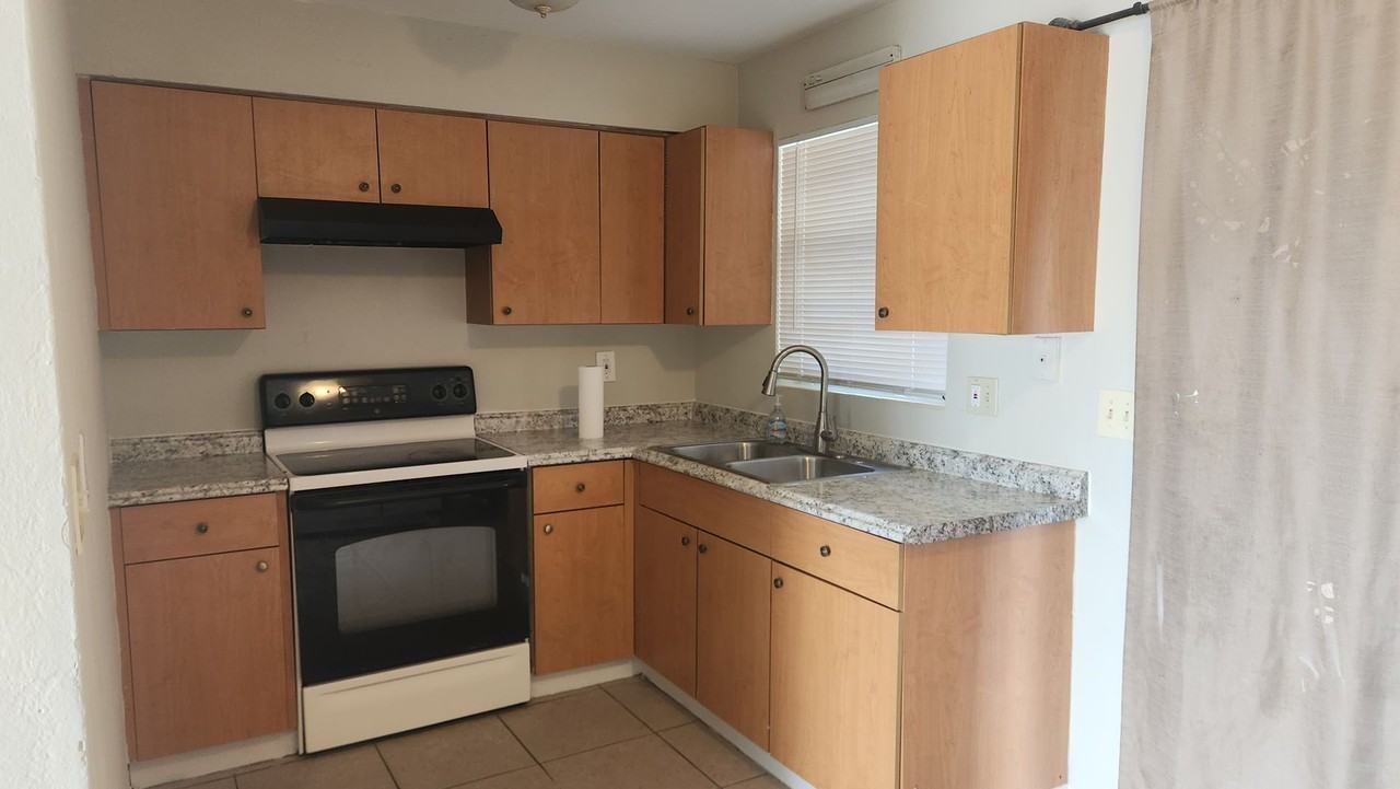 1204 Imperial Dr - Photo 5 of 12