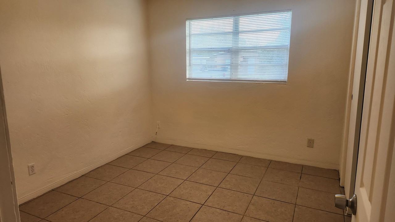 1204 Imperial Dr - Photo 7 of 12