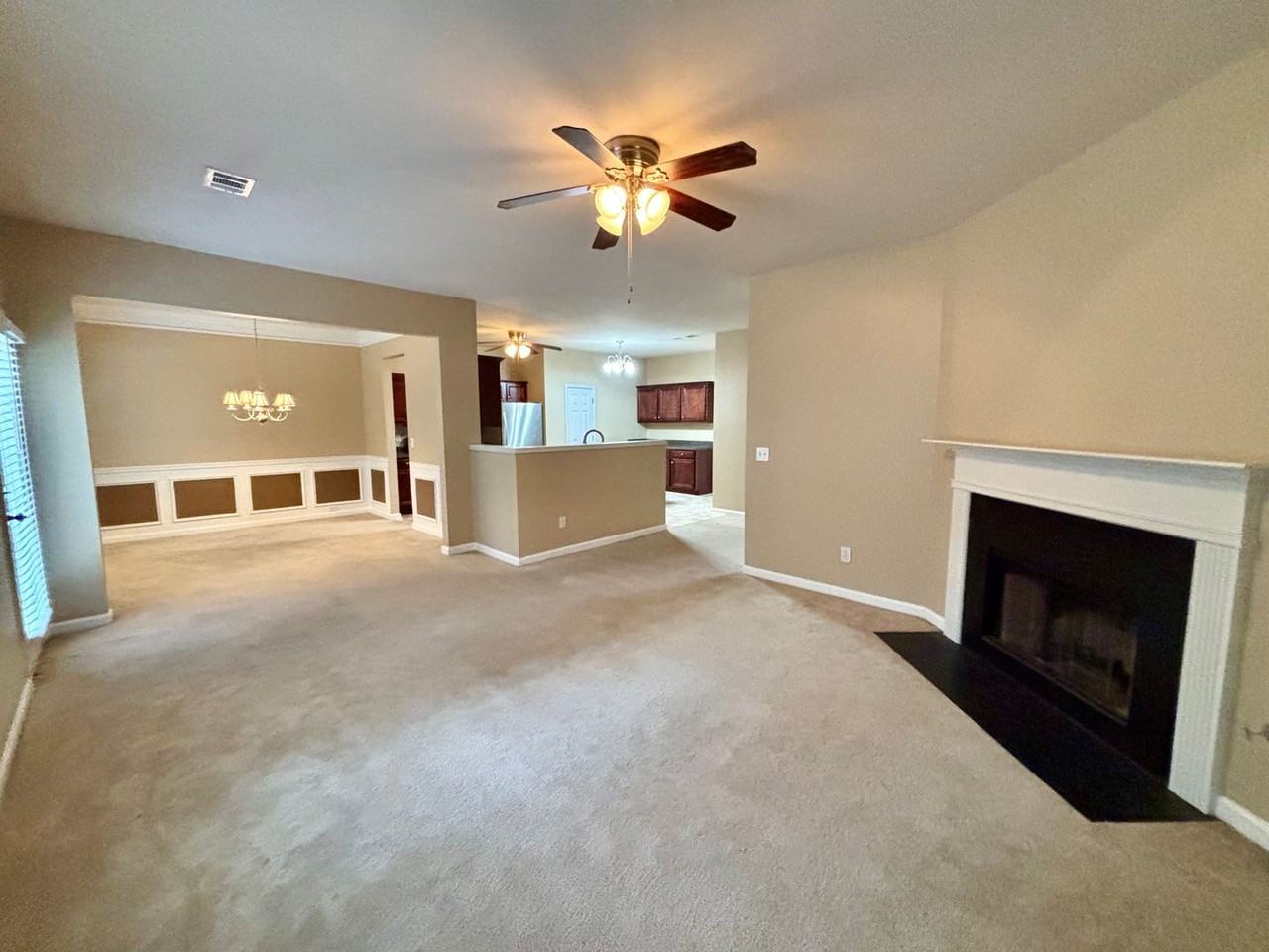 345 Blackwood Ln - Photo 4 of 26