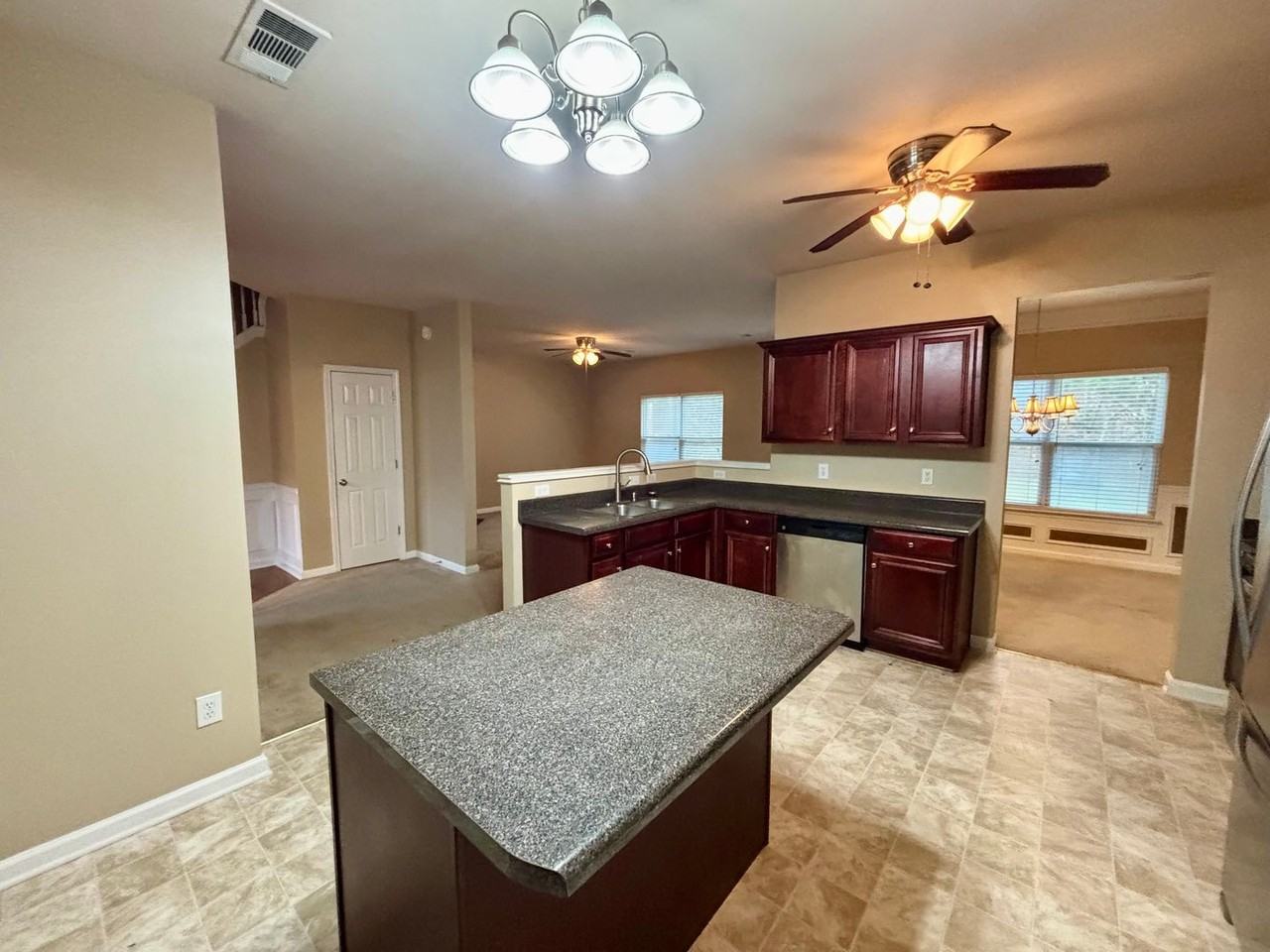 345 Blackwood Ln - Photo 7 of 26